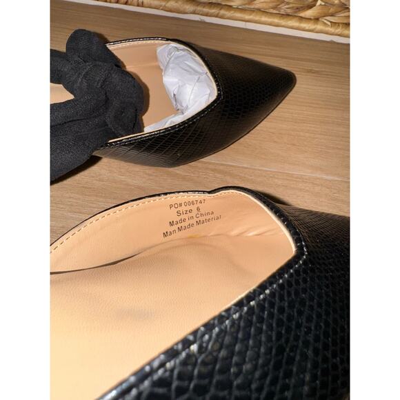 NIB! Journee Collection MELORA LOW BLOCK HEELS IN VEGAN LEATHER - Picture 13 of 13